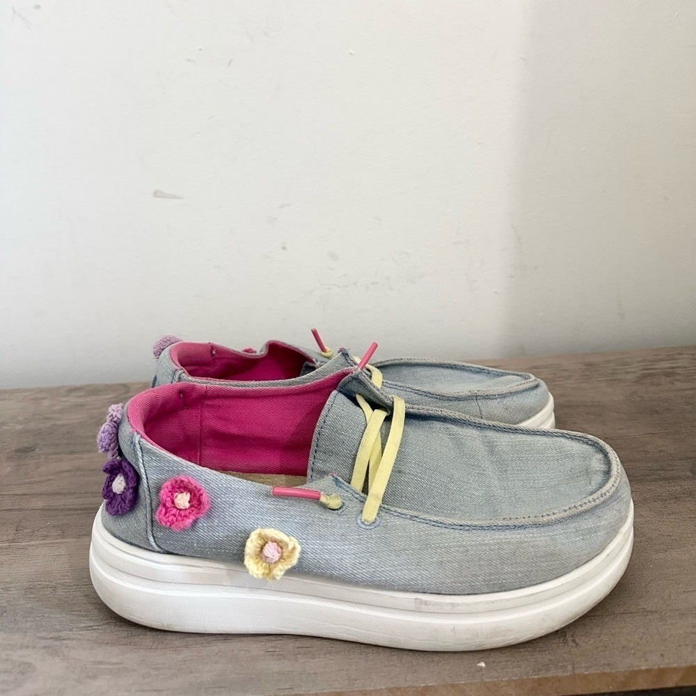 Hey Dude Wendy Youth Rise Crochet size 2 girl casual slip ons